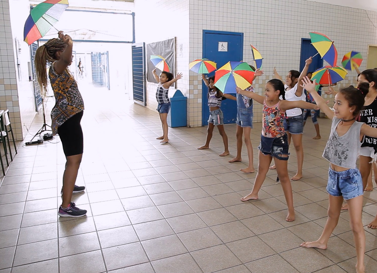 Projeto Cultura Africana: ESCOLA MILTON DE MAGALHÃES PORTO-Uberlândia /MG:  Aula: Jogos de Origem Africana-professora Maíza (Educação Física)